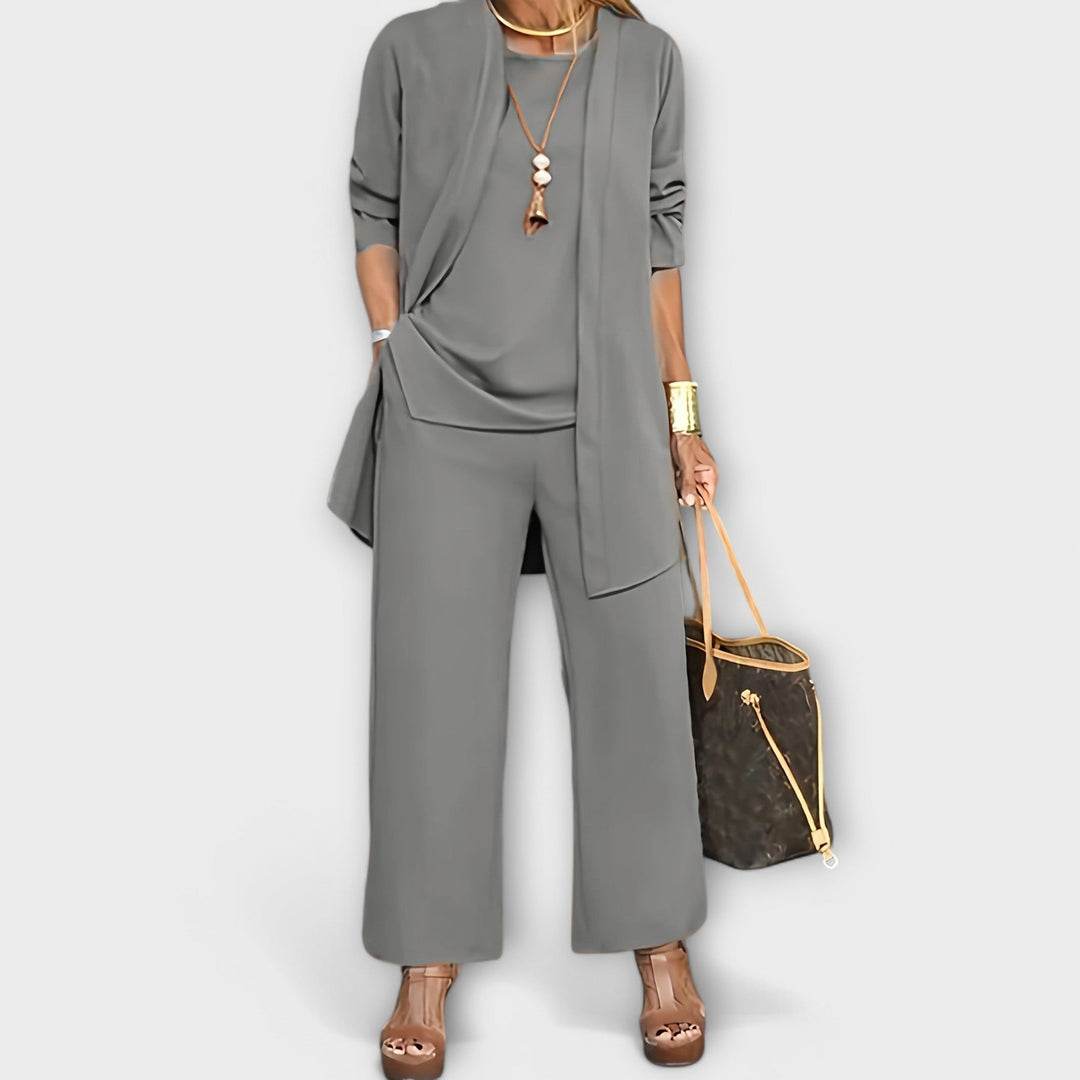 Lora – Three-Piece Set Look with Soft Cardigan