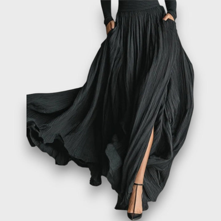 Elisara – Black Set with Turtleneck and Pleated Skirt