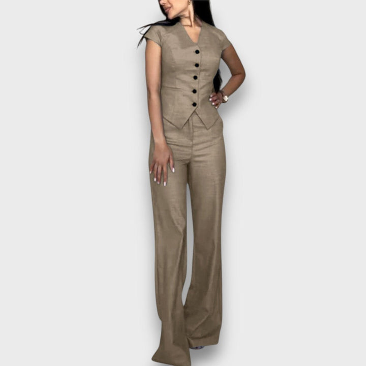 Laura – Elegant Set with Feminine Silhouette