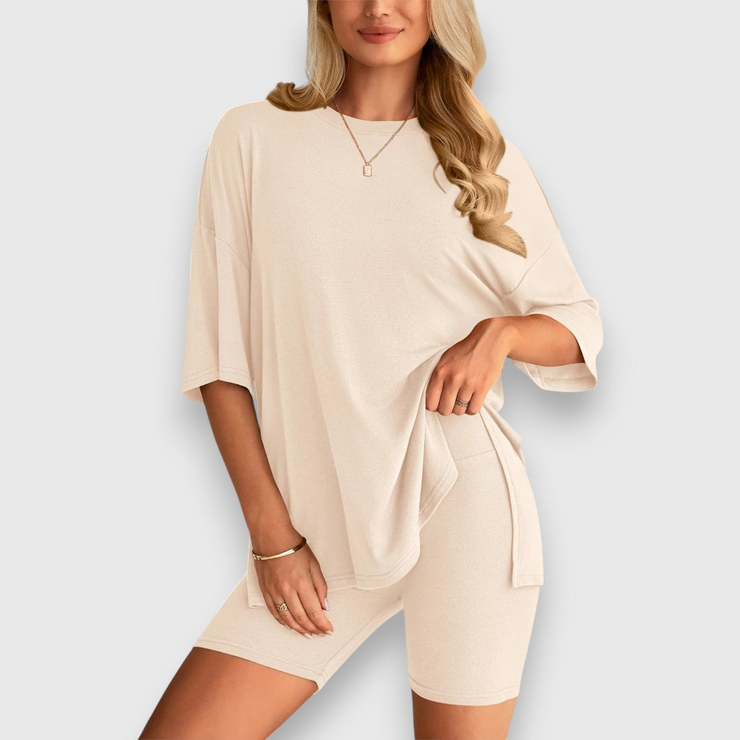 Malia – Lounge Set of Oversized Shirt and Shorts