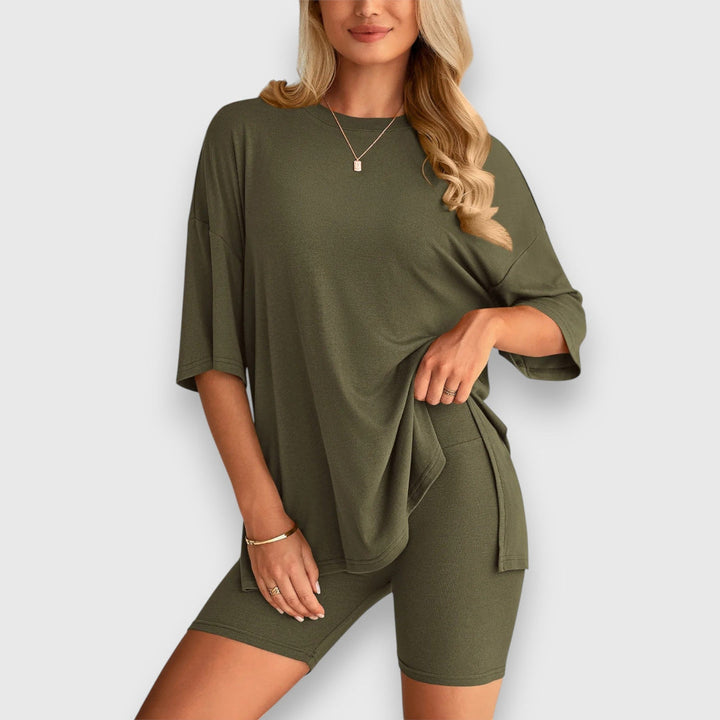 Malia – Lounge Set of Oversized Shirt and Shorts