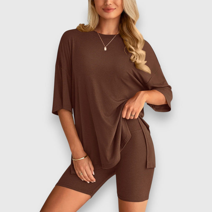 Malia – Lounge Set of Oversized Shirt and Shorts
