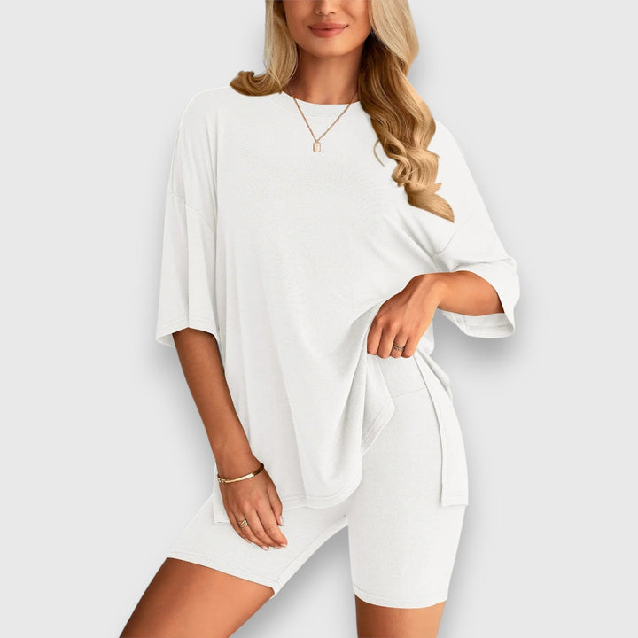 Malia – Lounge Set of Oversized Shirt and Shorts