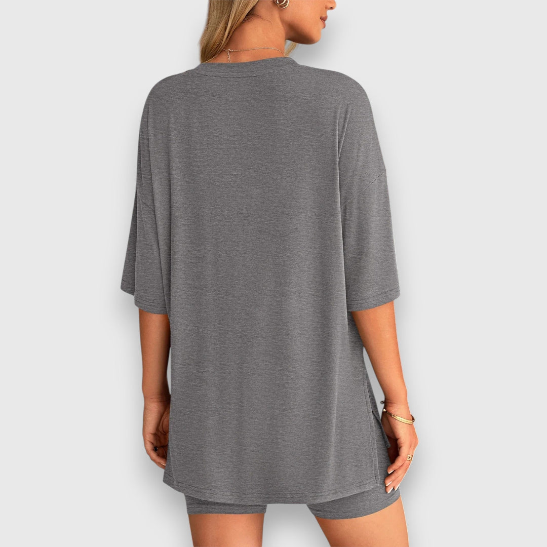 Malia – Lounge Set of Oversized Shirt and Shorts