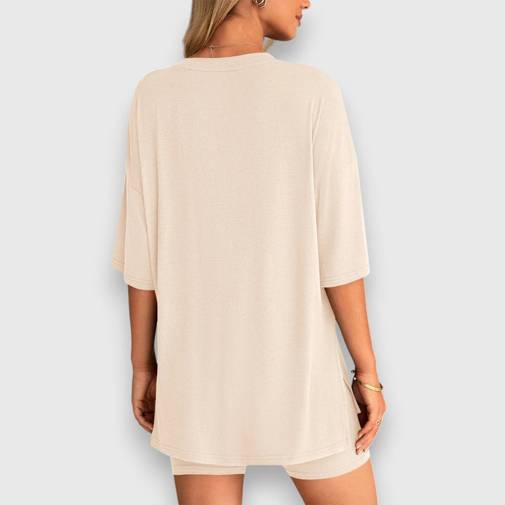 Malia – Lounge Set of Oversized Shirt and Shorts