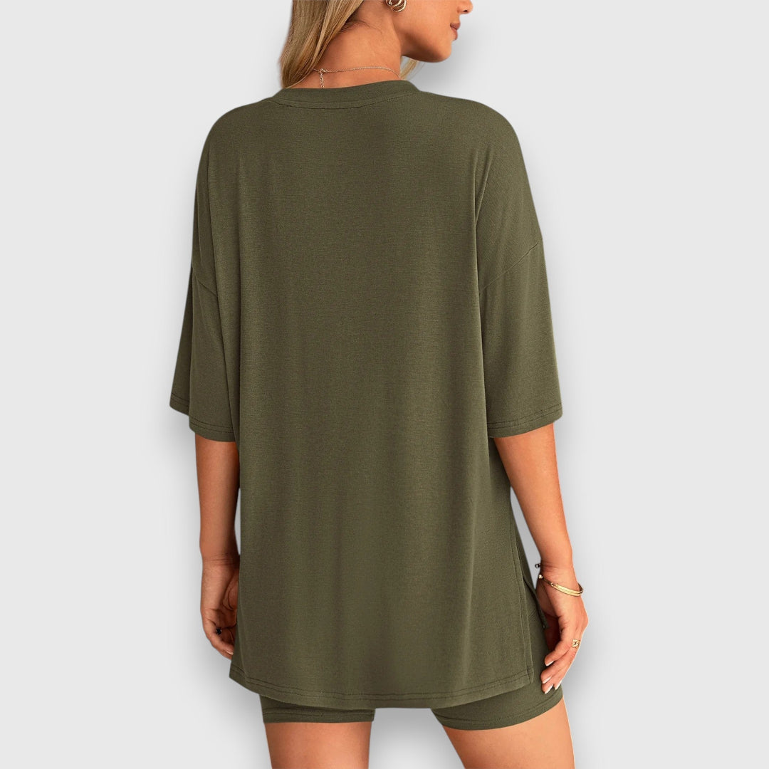 Malia – Lounge Set of Oversized Shirt and Shorts