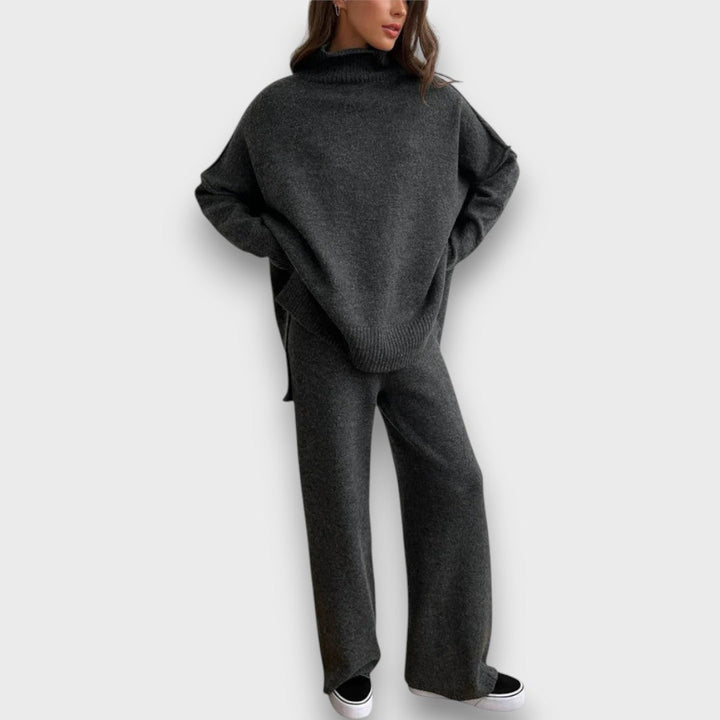 Gevanna – Two-Piece Knitted Set with Roll Neck