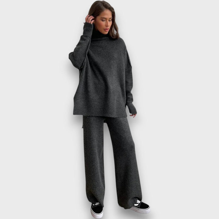 Gevanna – Two-Piece Knitted Set with Roll Neck